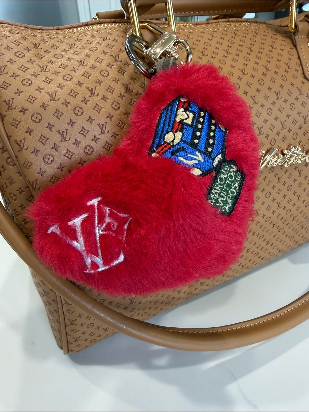 LV Lucky Heart Bag Charm - Picture 6 of 7